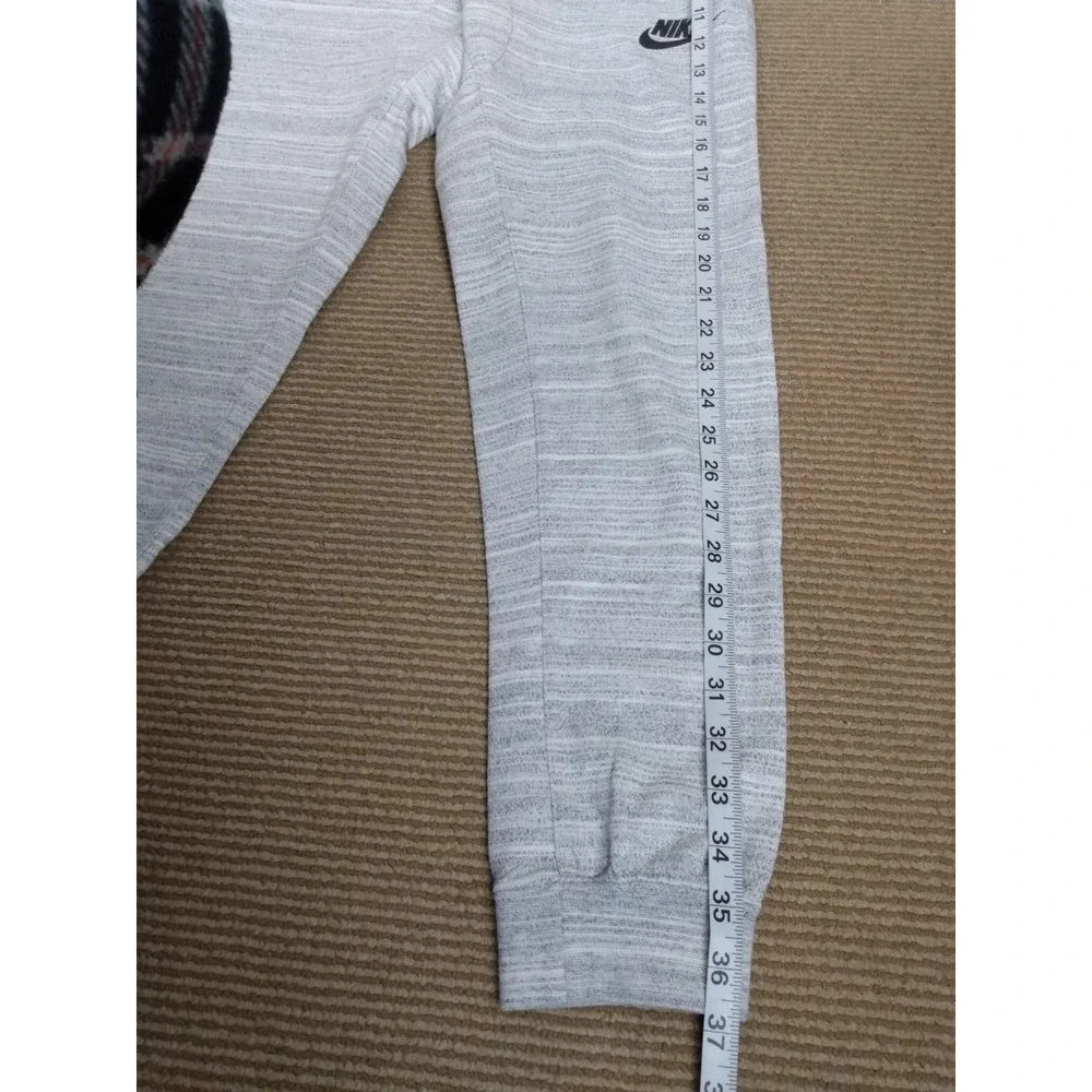 Nike sportswear advance